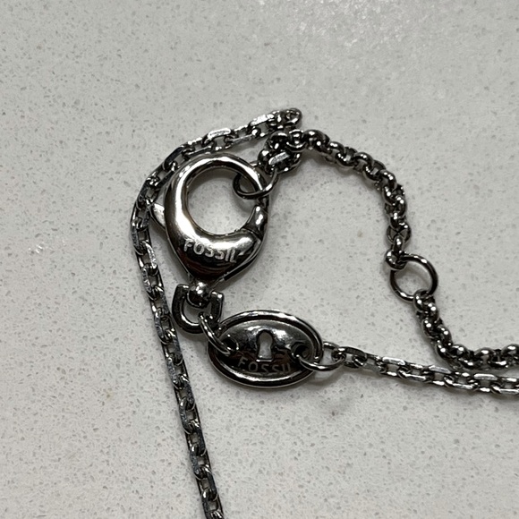 Fossil NWOT heart necklace - Picture 5 of 5